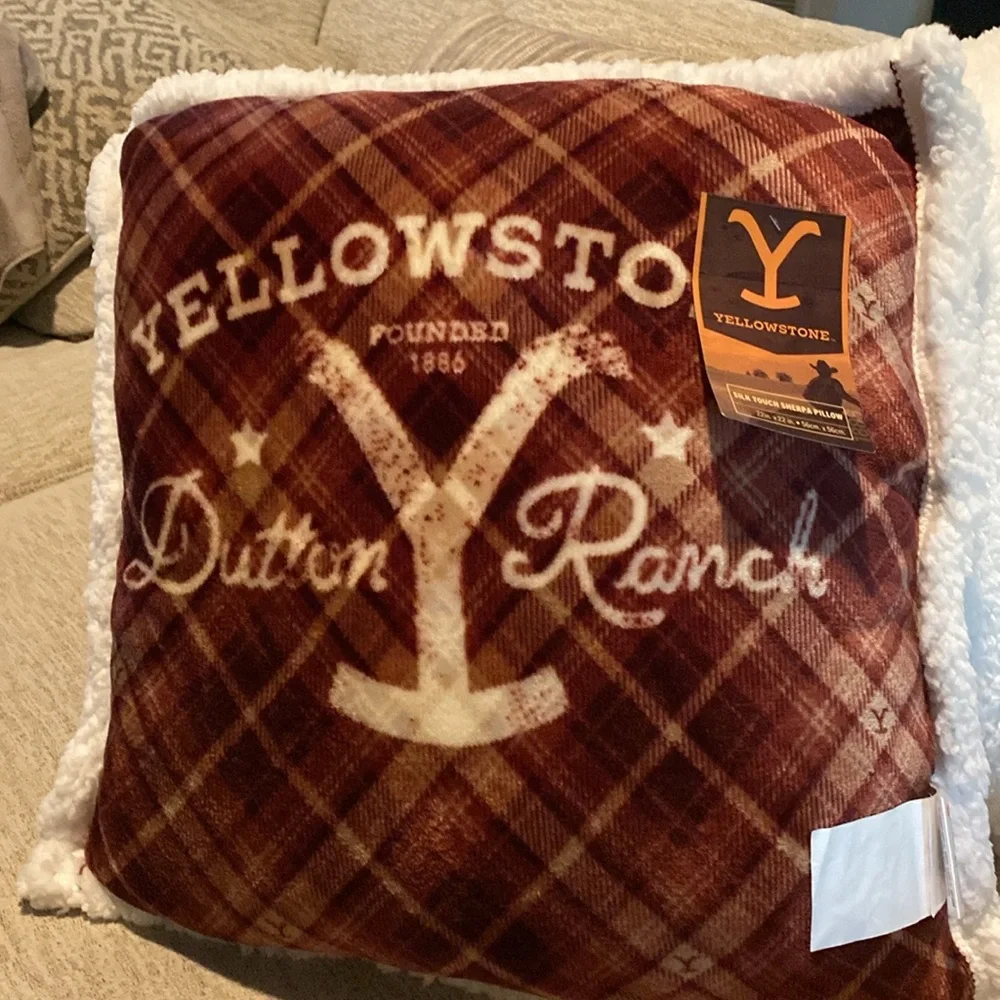 NWT Yellowstone Silk Touch Pillow With Sherpa Back, 22